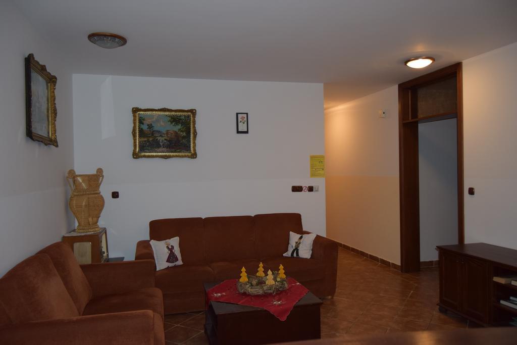 Farm Stay Frank Ozmec Wine And Glamping Estate Ljutomer Szoba fotó