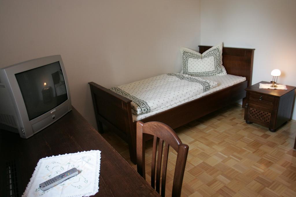 Farm Stay Frank Ozmec Wine And Glamping Estate Ljutomer Szoba fotó